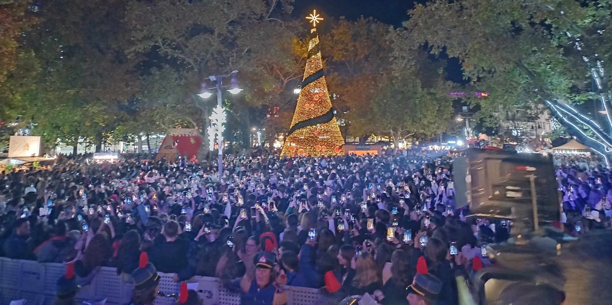 Με Σταβέντο, Εύη Αδάμου και αιχμές για την κατάργηση του Δημ. Ωδείου η φωταγώγηση απόψε στη Λάρισα (φωτ. +video)