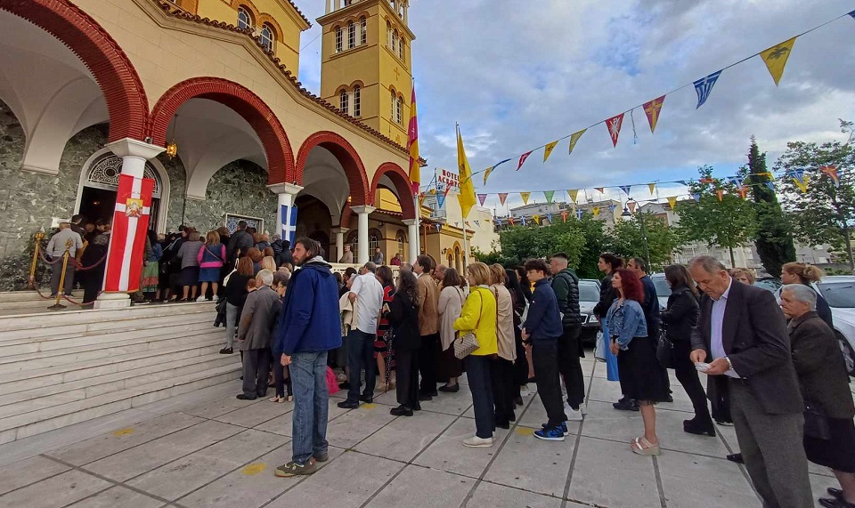 Δείτε εικόνες  από την κοσμοσυρροή στον Αγιο Αχίλλιο για τον μέγα Εσπερινό (ΦΩΤΟ)