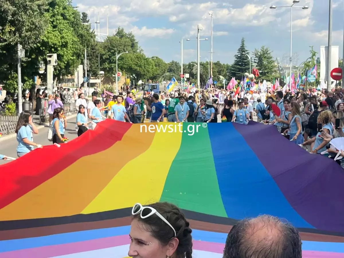 EuroPride: Όλη η Θεσσαλονίκη μια πολύχρωμη γιορτή – Δυναμικό «παρών» από μέλη της ΛΟΑΤΚΙ κοινότητας