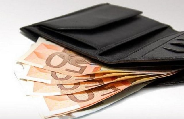 Τύρναβος: Η κουνιάδα έκλεψε 21400 ευρώ από το γαμπρό!