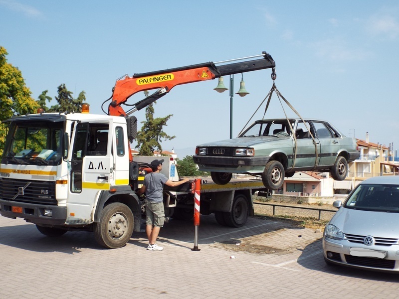 Δήμος Λαρισαίων: Συνεχίζεται η απομάκρυνση εγκαταλελειμμένων οχημάτων από τη Διεύθυνση Καθαριότητας και Ανακύκλωσης