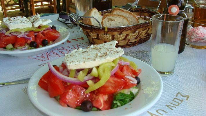 Το ελληνικό φαγητό που οι τουρίστες ψηφίζουν ως το καλύτερο, εμείς ούτε που το κοιτάμε στην ταβέρνα