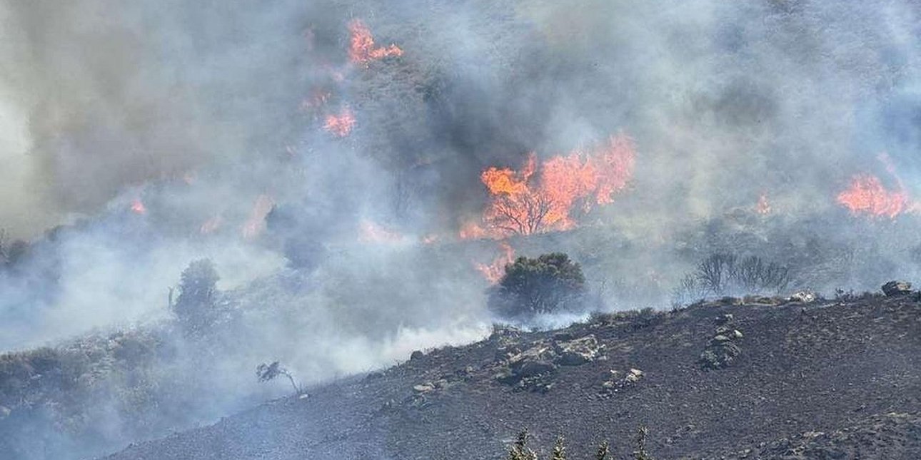 Μαίνεται σε τρία μέτωπα η φωτιά στο Ρέθυμνο: Μήνυμα 112 για εκκένωση του οικισμού Αγ. Παρασκευής Φωτιά στο Ρέθυμνο