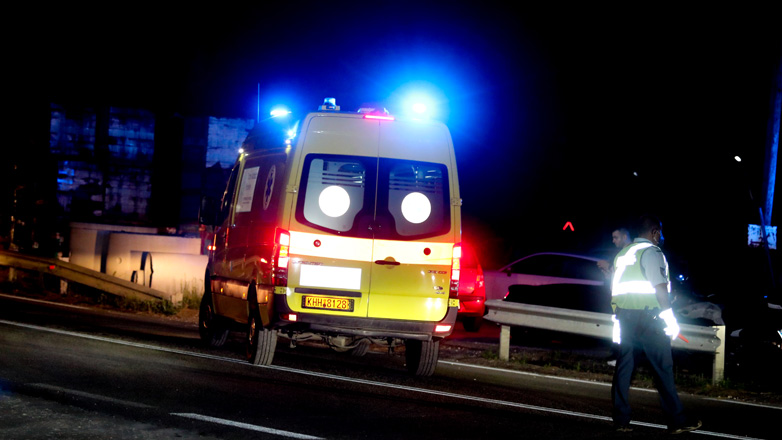 Τραγωδία: Όχημα που έτρεχε στη φωτιά συνέθλιψε γυναίκα στο Καπανδρίτι