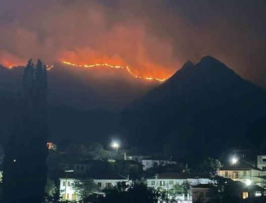 Μαίνεται η φωτιά στον Όλυμπο για 2η ημέρα (φωτο-βίντεο)