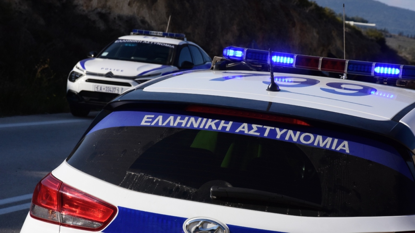 Ηλεία: Λήστεψαν ηλικιωμένη υποδυόμενοι τους αστυνομικούς, πήραν €120.000 και αφέθηκαν ελεύθεροι επειδή τα επέστρεψαν