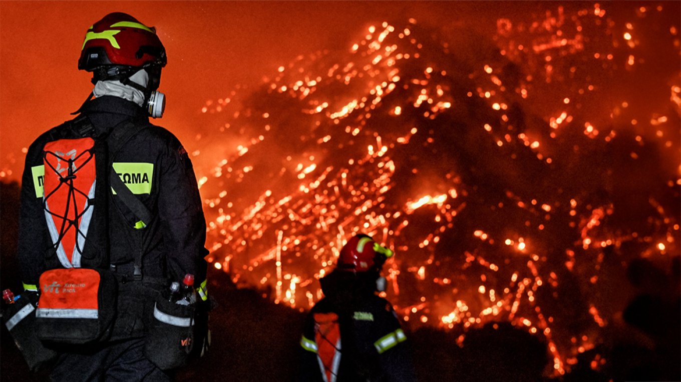 Φωτιά στην Κορινθία: Στα 32 χλμ. το πύρινο μέτωπο - Η κατάσταση είναι τραγική, λέει ο δήμαρχος