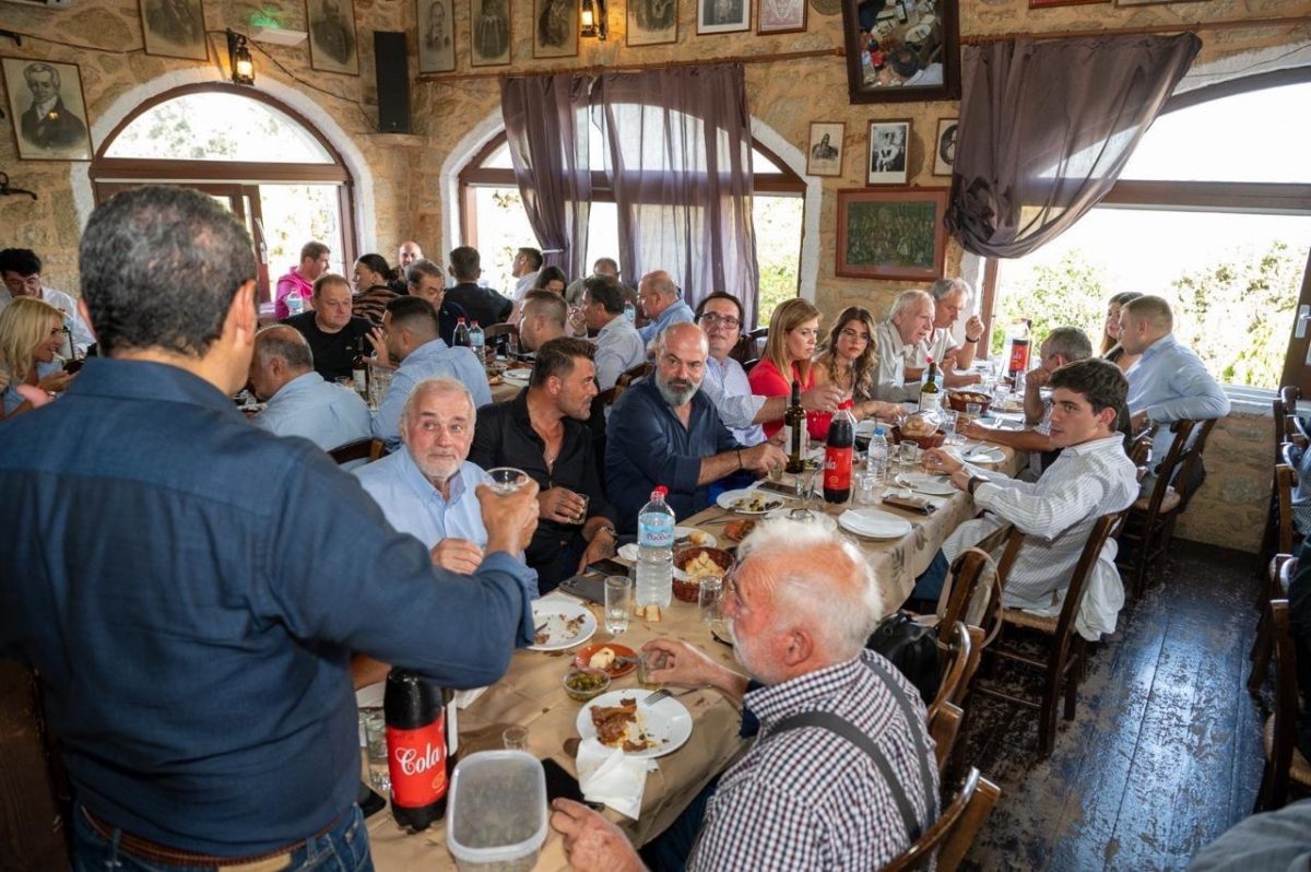 Στη Λάρισα βρέθηκε χθες βράδυ ο Λευτέρης Αυγενάκης- ποιούς είδε