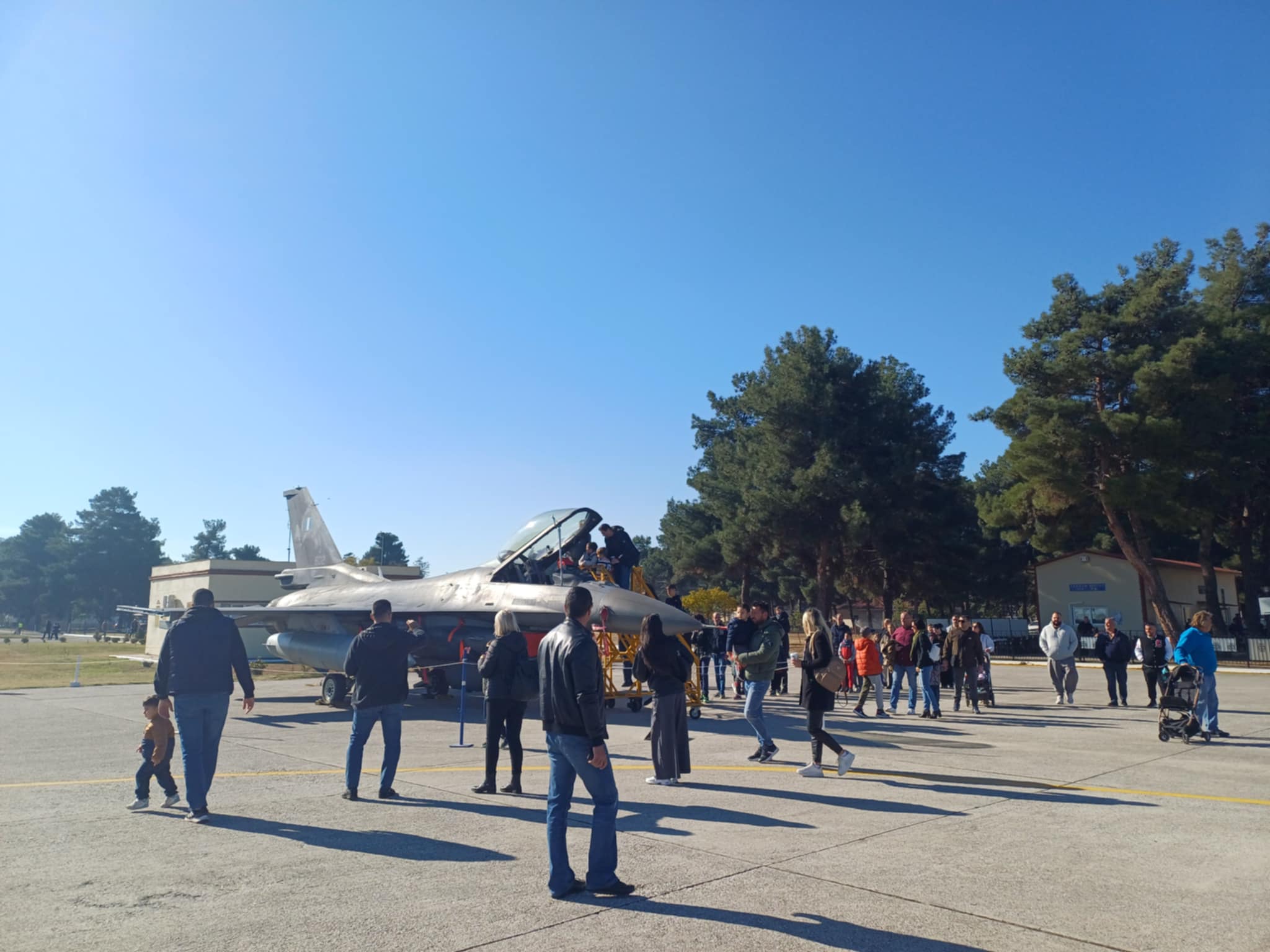 Η επίδειξη επίγειας άμυνας από την ομάδα ΚΕΡΒΕΡΟΣ έκλεψε την παράσταση στην 110 ΠΜ στη Λάρισα (ΦΩΤΟ)