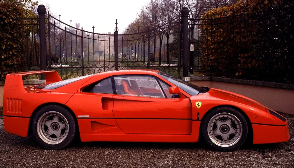 Η θρυλική Ferrari F40 επιστρέφει.