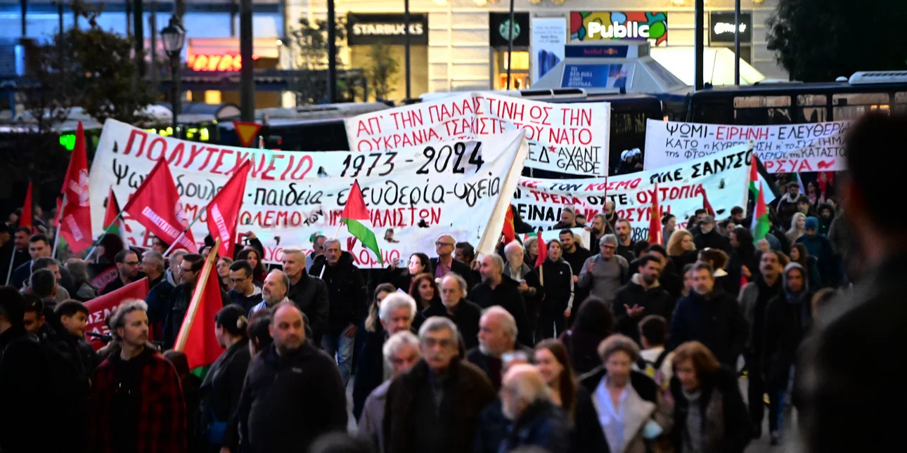 Πολυτεχνείο: Σε εξέλιξη η πορεία, επεισόδιο φοιτητών με το μπλοκ Κασσελάκη- Πάνω από 20.000 κόσμος, 113 προσαγωγές