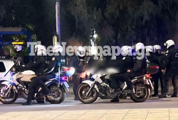 Επεισόδια στον Βόλο: Επίθεση σε αστυνομικούς στην οδό Αθηνών