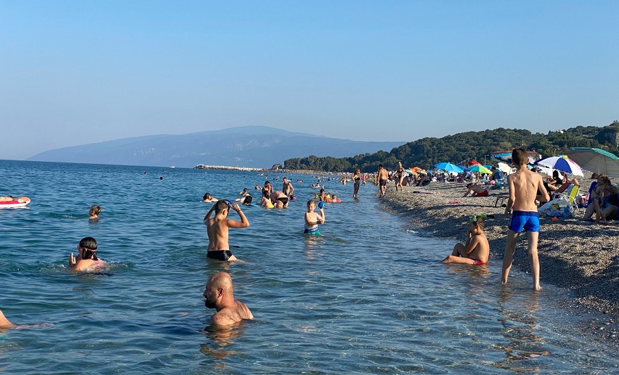 «Καμπανάκι» από Λαρισαίο χημικό: αύξηση θερμοκρασίας της θάλασσας 2,2 βαθμούς στα παράλια τροφοδοτεί θεομηνίες  (video)