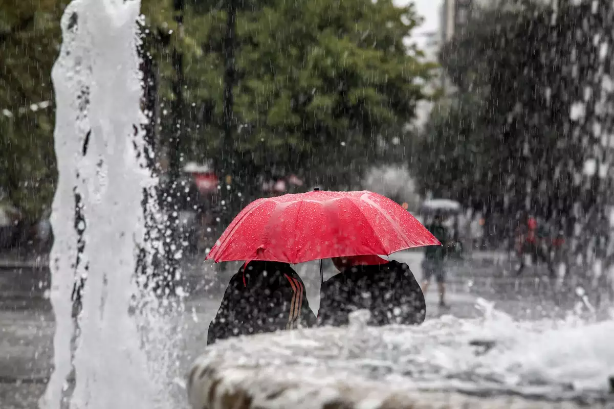 Έρχεται ισχυρό κύμα κακοκαιρίας με επικίνδυνες βροχές – Οι περιοχές που βρίσκονται στο «κόκκινο».