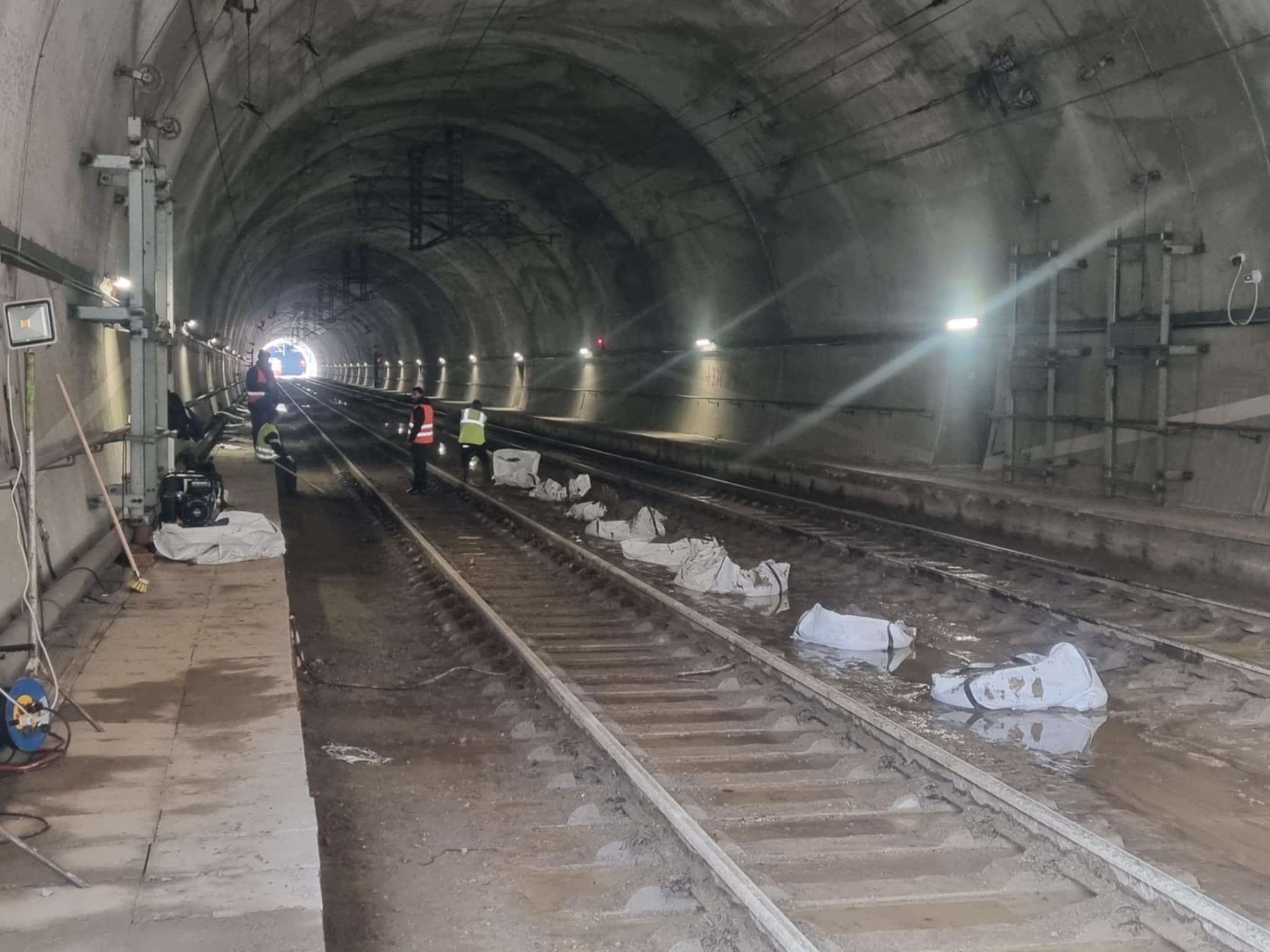 Η Hellenic train για τα δρομολόγια στον άξονα Αθήνα-Λάρισα-Θεσσαλονίκη-δόθηκε στην κυκλοφορία η σήραγγα Τεμπών