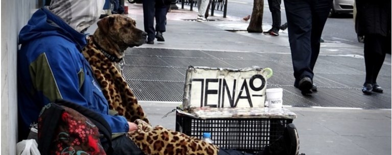 Αποκάλυψη: Φέρνουν ζητιάνους από Βουλγαρία και Ρουμανία - Τους εφοδιάζουν με σκυλιά για να συγκινούν τον κόσμο