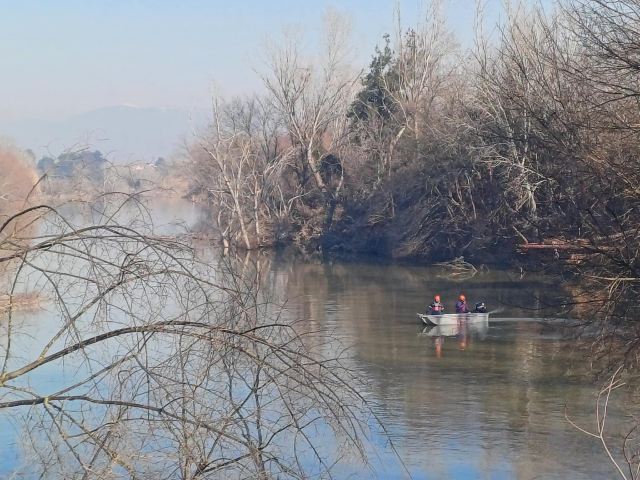 Δύτες, drones, εκπαιδευμένος σκύλος στις έρευνες για την εξαφάνιση του 39χρονου στη Λάρισα (ΦΩΤΟ)