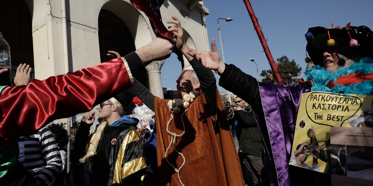 Τα έθιμα των Θεοφανίων και η ιστορία τους: Ραγκουτσάρια, Φωταράδες, Καμήλες