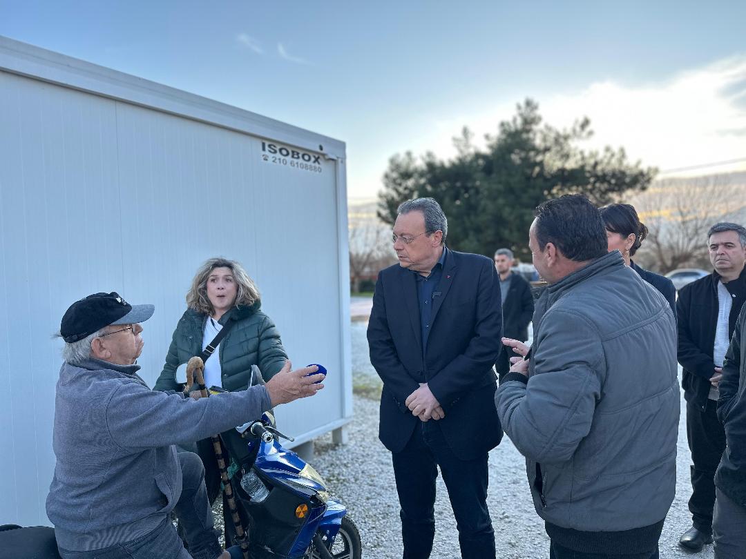 Φάμελλος: Με την κυβέρνηση της απανθρωπιάς και των εξυπηρετήσεων, οι συμπατριώτες μας ζουν 4 χρόνια σε κοντέινερ