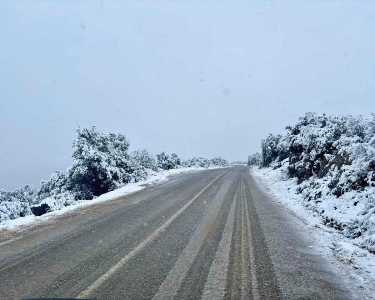 Σε επιφυλακή οι υπηρεσίες του Δήμου Φαρσάλων – Χιονίζει στα ορεινά – Διατίθεται αλάτι στη Σκεπαστή Αγορά (video)