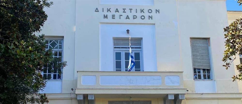 Βόλος: Γροθιά σε καθηγητή για έναν βαθμό – Η κόρη της πήρε 11 στη Χημεία και πήγε να… διαμαρτυρηθεί