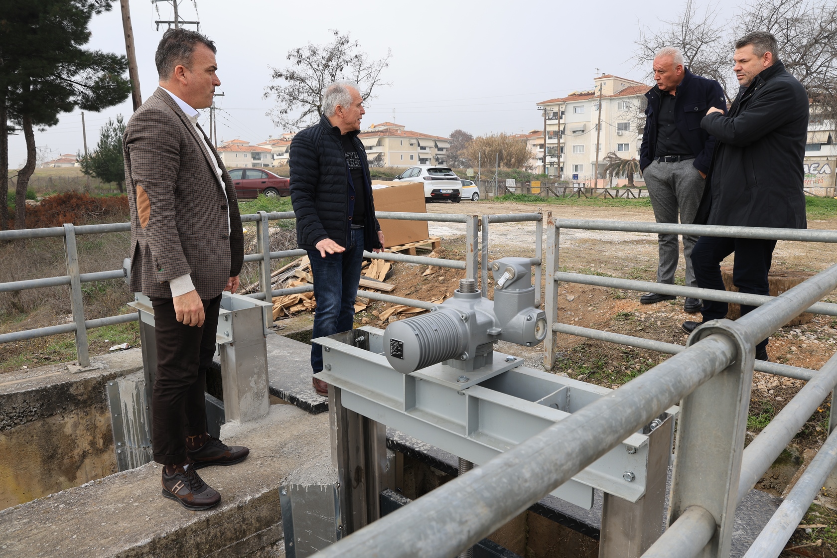 Νέα σύγχρονα θυροφράγματα στεγανοποίησης τοποθετήθηκαν στις Εργατικές Κατοικίες Γιάννουλης από τη ΔΕΥΑΛ