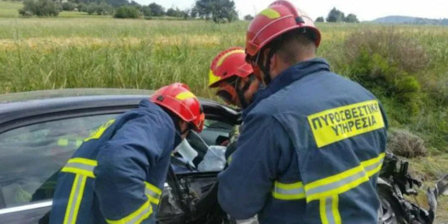 Σοκ από θανατηφόρο τροχαίο στην Πηγή Τρικάλων έπειτα από εκτροπή αυτοκινήτου