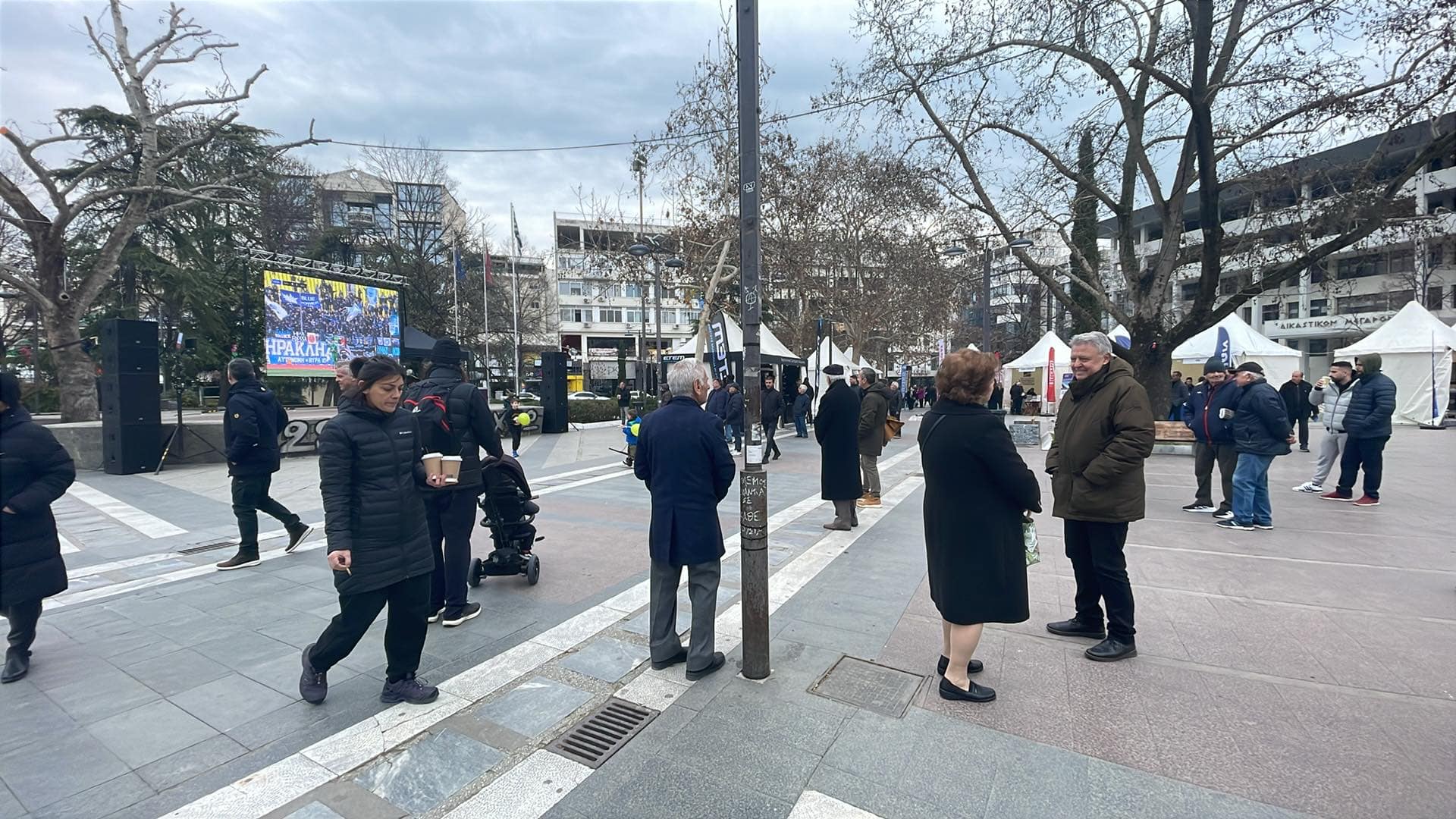 Γιγαντοοθόνη στην κεντρική πλατεία για το ματς της ΑΕΛ στη Θεσσαλονίκη με Ηρακλή (ΦΩΤΟ+video)