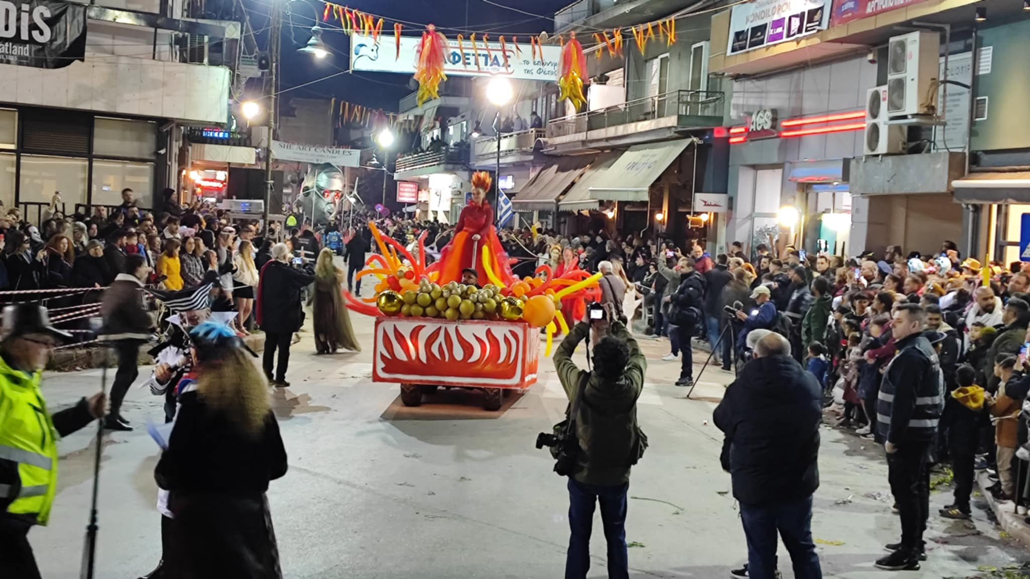 Δείτε ζωντανά την παρέλαση του Τυρναβίτικου καρναβαλιού