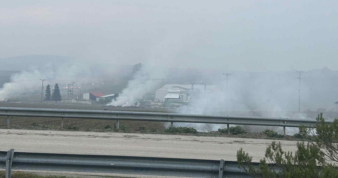 Εντυπωσιακό: Ομίχλη καπνού σκέπασε σήμερα τον κάμπο κατά μήκος του ΠΑΘΕ από καλαμιές που καίγονται (ΦΩΤΟ+video) Εντυπωσιακό: Ομίχλη καπνού σκέπασε σήμερα τον κάμπο κατά μήκος του ΠΑΘΕ από καλαμιές που καίγονται (ΦΩΤΟ+video)