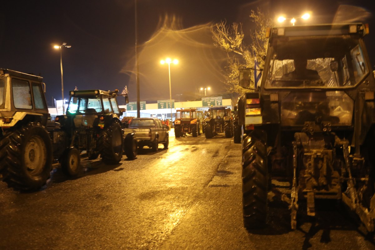 ΚΑΡΔΙΤΣΑ - Έστησαν χριστουγεννιάτικο δέντρο οι αγρότες στην Καρδίτσα – Ενισχύονται τα μπλόκα ΚΑΡΔΙΤΣΑ - Έστησαν χριστουγεννιάτικο δέντρο οι αγρότες στην Καρδίτσα – Ενισχύονται τα μπλόκα