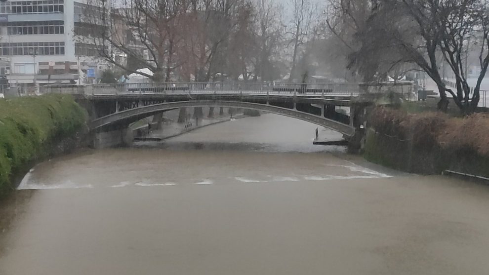ΤΡΙΚΑΛΑ - Έντονη βροχόπτωση στα Τρίκαλα- Φούσκωσε ο Ληθαίος (βίντεο) ΤΡΙΚΑΛΑ - Έντονη βροχόπτωση στα Τρίκαλα- Φούσκωσε ο Ληθαίος (βίντεο)