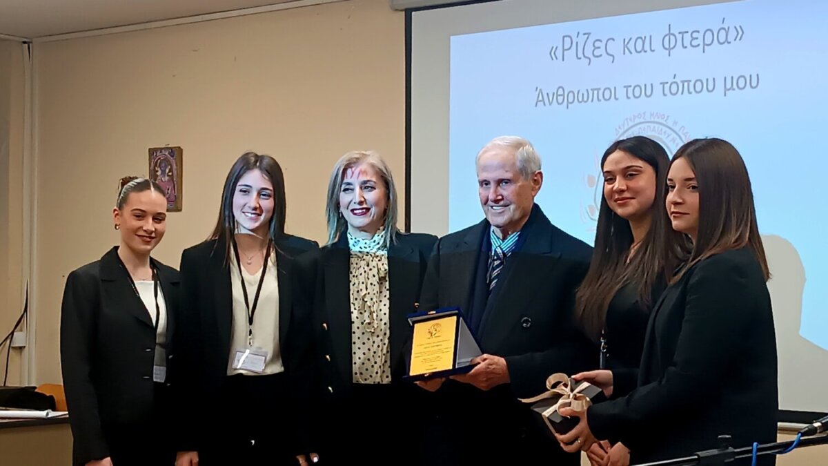 ΛΑΡΙΣΑ - «Ρίζες που έγιναν Φτερά»: Εκδήλωση του Γυμνασίου Συκουρίου με κεντρικό προσκεκλημένο τον Ελευθέριο Σαΐτη (φωτ.) ΛΑΡΙΣΑ - «Ρίζες που έγιναν Φτερά»: Εκδήλωση του Γυμνασίου Συκουρίου με κεντρικό προσκεκλημένο τον Ελευθέριο Σαΐτη (φωτ.)