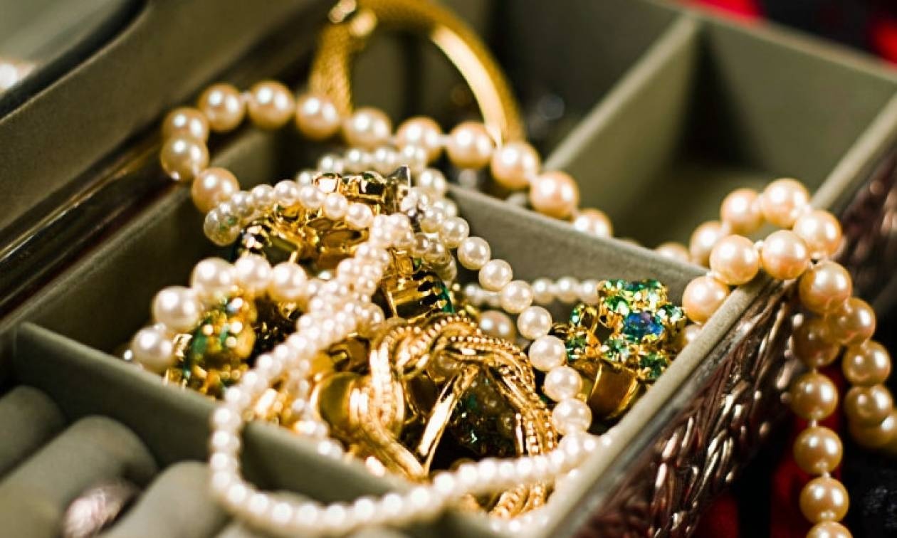 ΒΟΛΟΣ - Βόλος: 39χρονη πιάστηκε επ- αυτοφώρω με κλεμμένα κοσμήματα – Πώς εξαπάτησε το θύμα της ΒΟΛΟΣ - Βόλος: 39χρονη πιάστηκε επ- αυτοφώρω με κλεμμένα κοσμήματα – Πώς εξαπάτησε το θύμα της