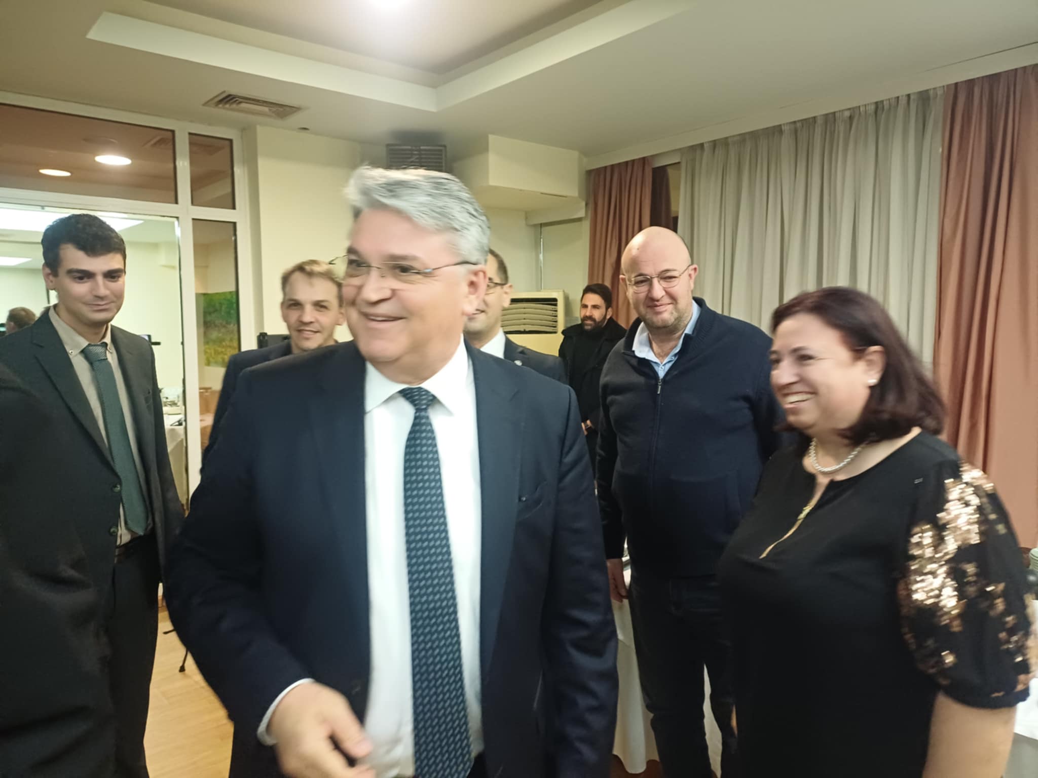 Η κοπή της πρωτοχρονιάτικης πίτας της ΝΙΚΗΣ παρουσία Δημ. Νατσιού στη Λάρισα (ΦΩΤΟ+video)