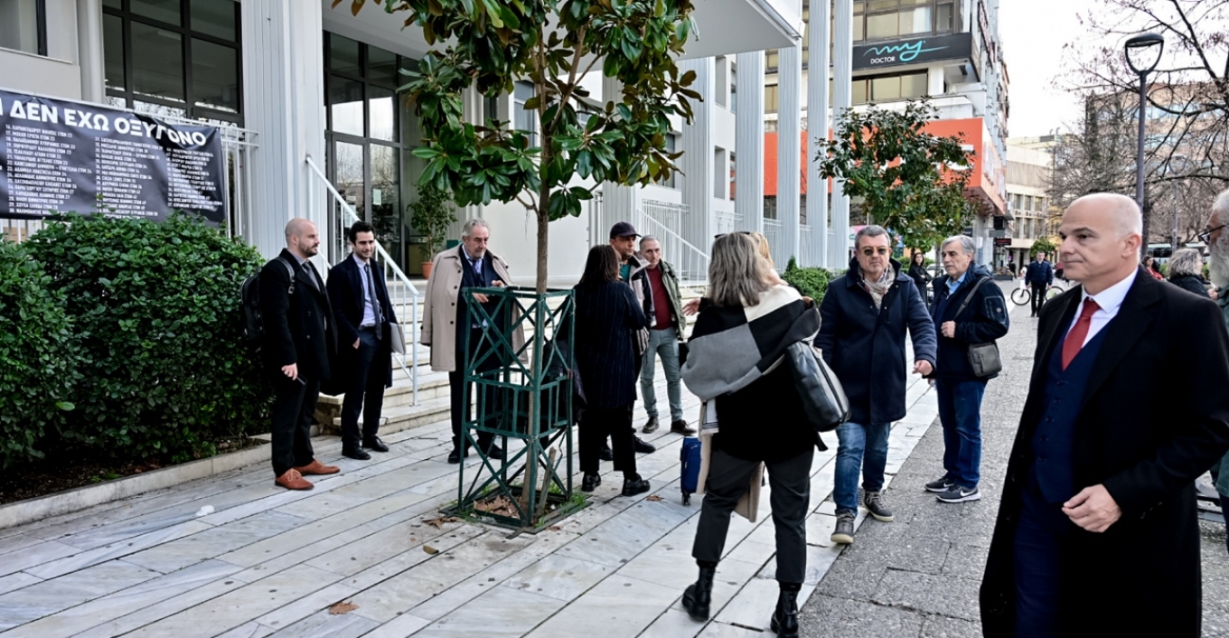 ΛΑΡΙΣΑ - Ένταση και επεισόδια στη δίκη για τα βίντεο των Τεμπών-«Θα έπρεπε να ντρέπονται «που υπερασπίζονται εγκληματίες» (βίντεο) ΛΑΡΙΣΑ - Ένταση και επεισόδια στη δίκη για τα βίντεο των Τεμπών-«Θα έπρεπε να ντρέπονται «που υπερασπίζονται εγκληματίες» (βίντεο)