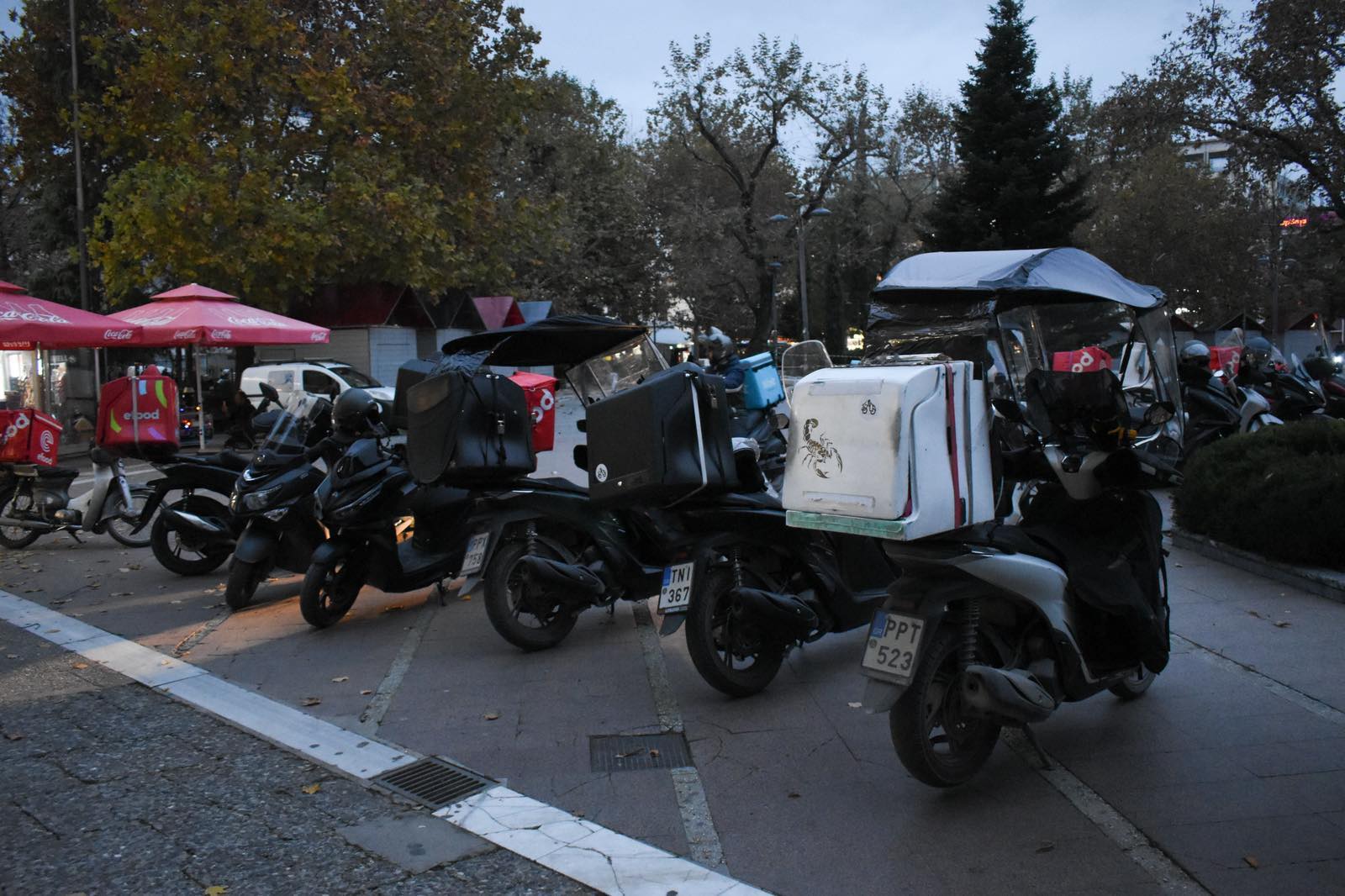 ΛΑΡΙΣΑ - Χωρίς delivery η Τσικνοπέμπτη για Λαρισαίους και Βολιώτες (video) ΛΑΡΙΣΑ - Χωρίς delivery η Τσικνοπέμπτη για Λαρισαίους και Βολιώτες (video)