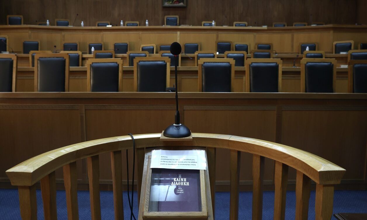 ΕΛΛΑΔΑ - Δίκη για καταγγελία ομαδικού βιασμού στο Α.Τ. Ομονοίας - «Τους εμπιστεύτηκα», είπε η 19χρονη ΕΛΛΑΔΑ - Δίκη για καταγγελία ομαδικού βιασμού στο Α.Τ. Ομονοίας - «Τους εμπιστεύτηκα», είπε η 19χρονη