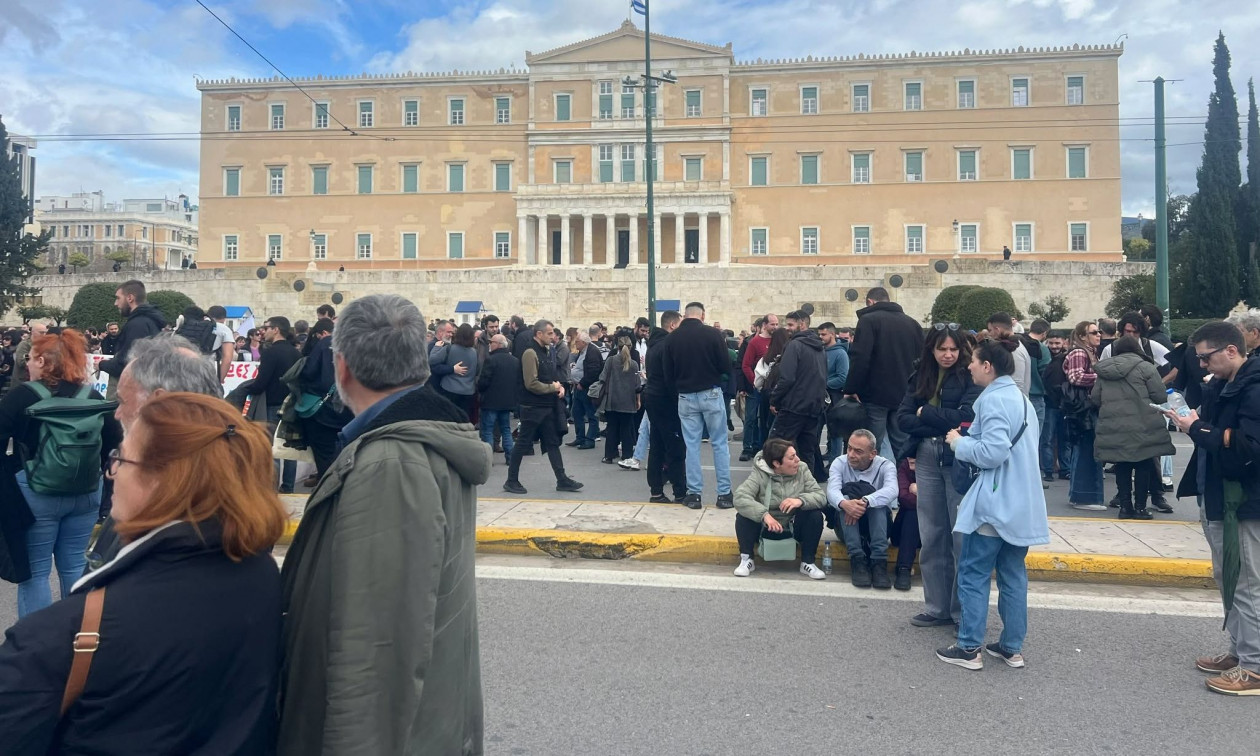 Αγροτικά - «Χωρίς αγρότες δεν υπάρχει ζωή»: Φθάνουν τα τρακτέρ από Αφίδνες– Υποδοχή από τους εργαζόμενους στο Σύνταγμα Αγροτικά - «Χωρίς αγρότες δεν υπάρχει ζωή»: Φθάνουν τα τρακτέρ από Αφίδνες– Υποδοχή από τους εργαζόμενους στο Σύνταγμα