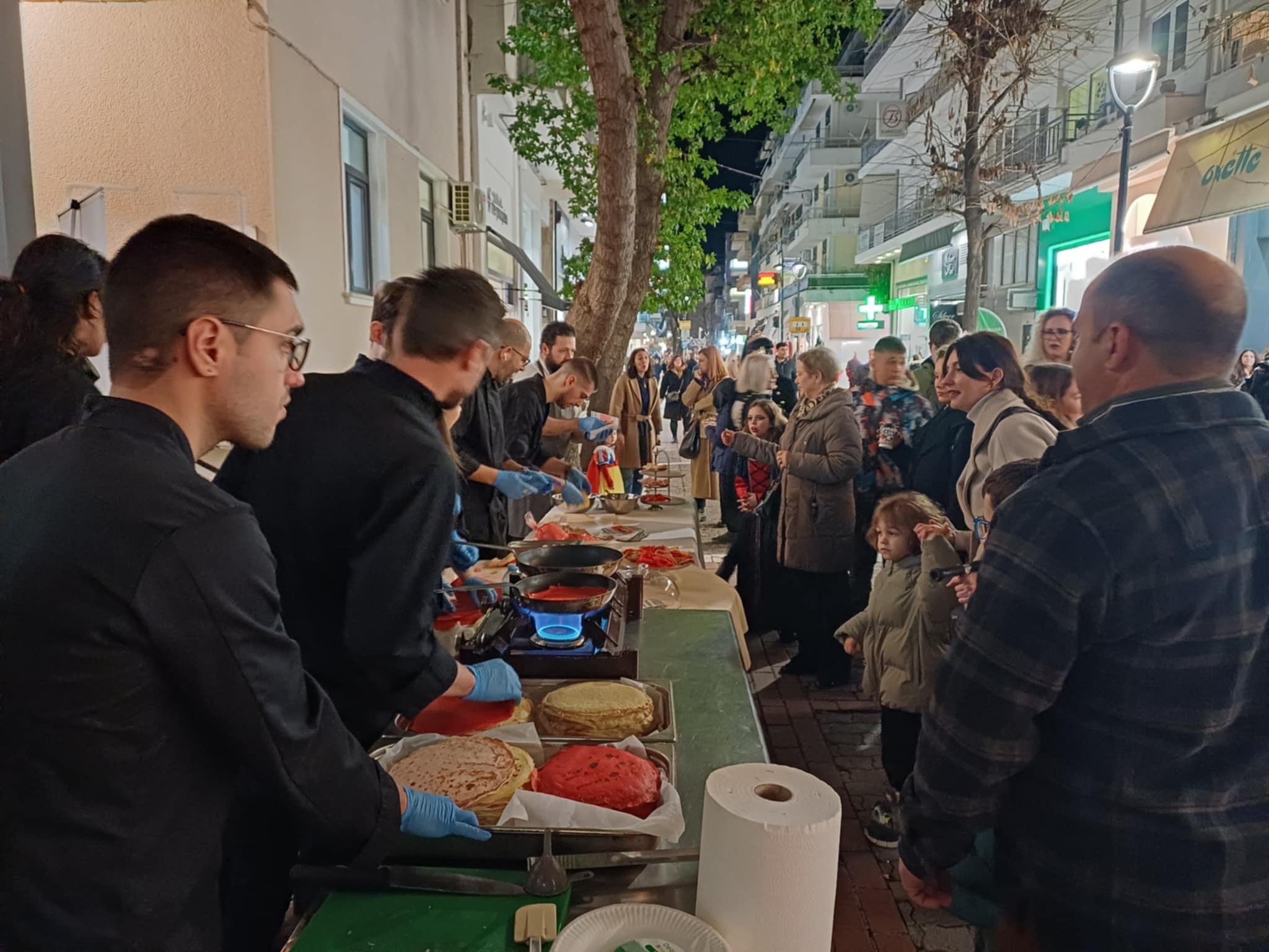 Γλυκιά ή αλμυρή;-Πλήθος κόσμου στην Κούμα για τη γιορτή της κρέπας (ΦΩΤΟ)