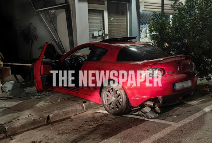 ΒΟΛΟΣ - Σοβαρό τροχαίο ατύχημα στον Βόλο, Ι.Χ. εξετράπη και κατέληξε σε φροντιστήριο ΒΟΛΟΣ - Σοβαρό τροχαίο ατύχημα στον Βόλο, Ι.Χ. εξετράπη και κατέληξε σε φροντιστήριο