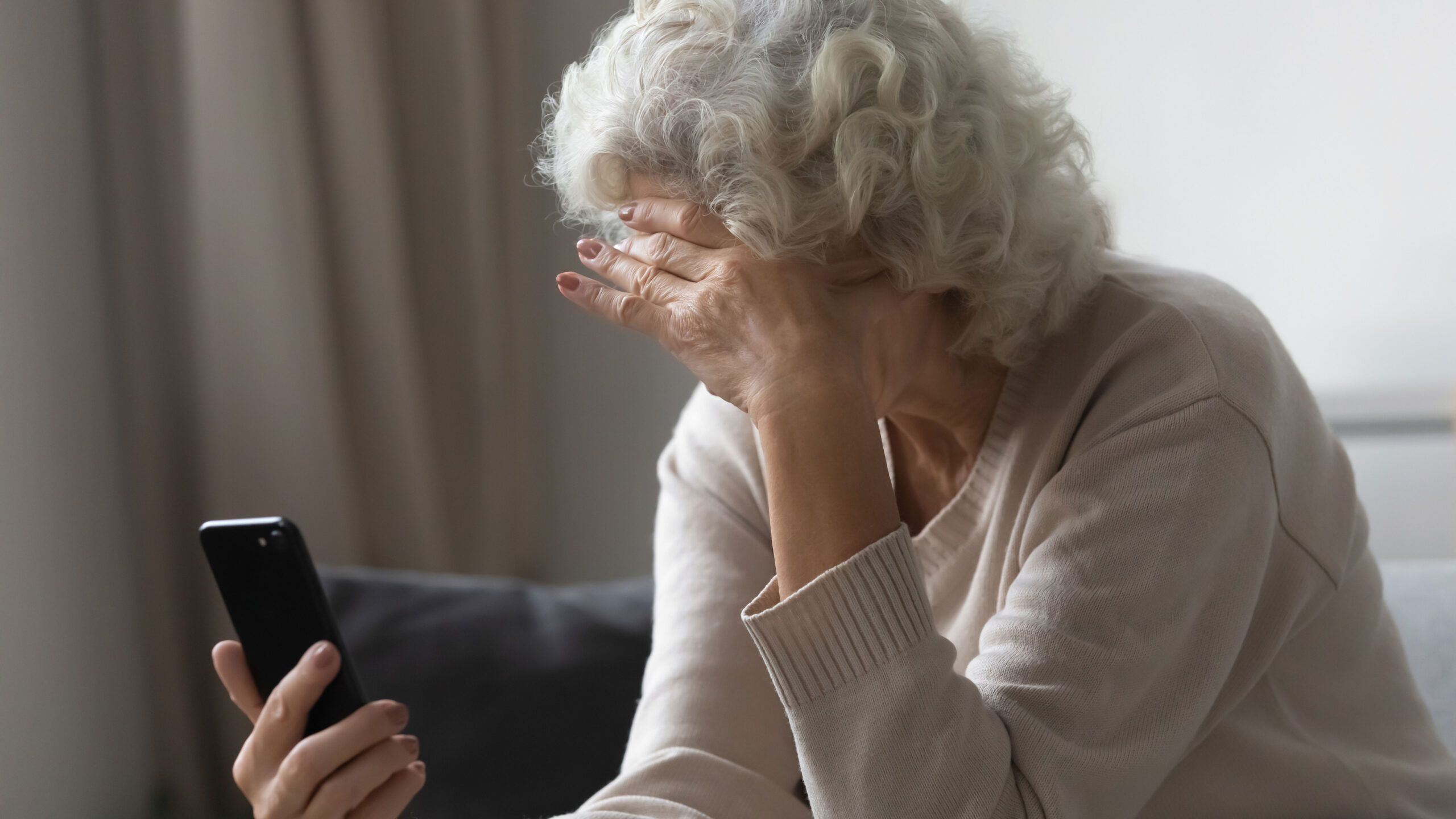 ΤΡΙΚΑΛΑ - Με τη μέθοδο των δήθεν υπαλλήλων ΔΕΔΔΗΕ νεαροί εξαπάτησαν γυναίκα στα Τρίκαλα και της ξάφρισαν 44.000 ευρώ! ΤΡΙΚΑΛΑ - Με τη μέθοδο των δήθεν υπαλλήλων ΔΕΔΔΗΕ νεαροί εξαπάτησαν γυναίκα στα Τρίκαλα και της ξάφρισαν 44.000 ευρώ!