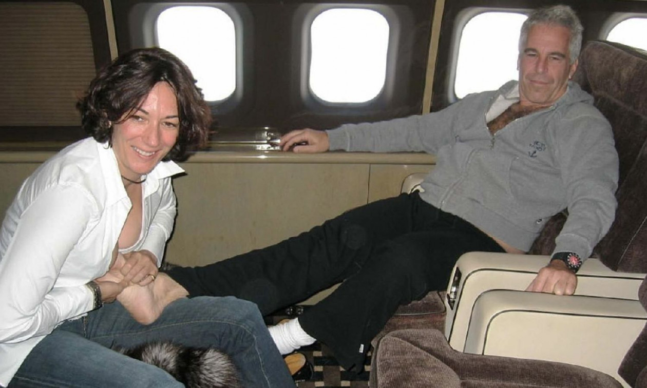 ΔΙΕΘΝΗ - Θύμα του Επστάιν καταγγέλλει: Μου είχαν πάρει το διαβατήριο, δεν μπορούσα να ξεφύγω, εκείνος με βίαζε επανειλημμένως ΔΙΕΘΝΗ - Θύμα του Επστάιν καταγγέλλει: Μου είχαν πάρει το διαβατήριο, δεν μπορούσα να ξεφύγω, εκείνος με βίαζε επανειλημμένως