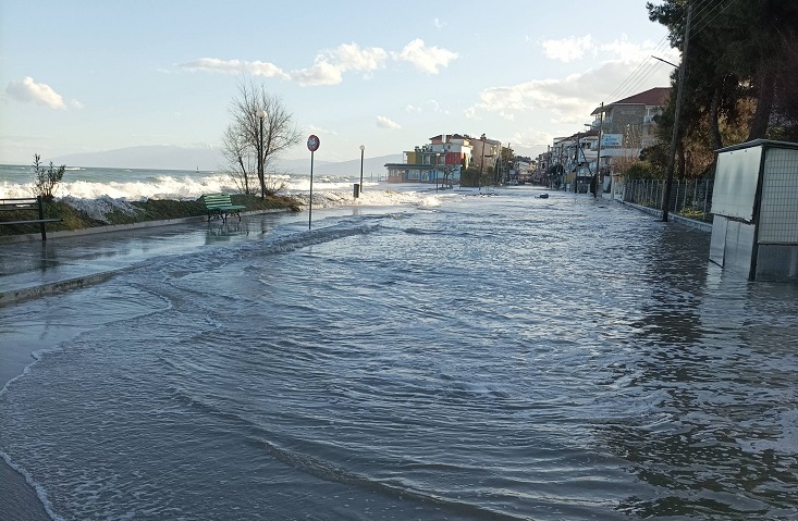 ΕΛΛΑΔΑ - Κραυγή Αγανακτησης στην Ολυμπιακή Ακτή - Παραλία Κατερίνης: Οι Πλημμύρες «Πνίγουν» Περιουσίες και Τουρισμό ΕΛΛΑΔΑ - Κραυγή Αγανακτησης στην Ολυμπιακή Ακτή - Παραλία Κατερίνης: Οι Πλημμύρες «Πνίγουν» Περιουσίες και Τουρισμό