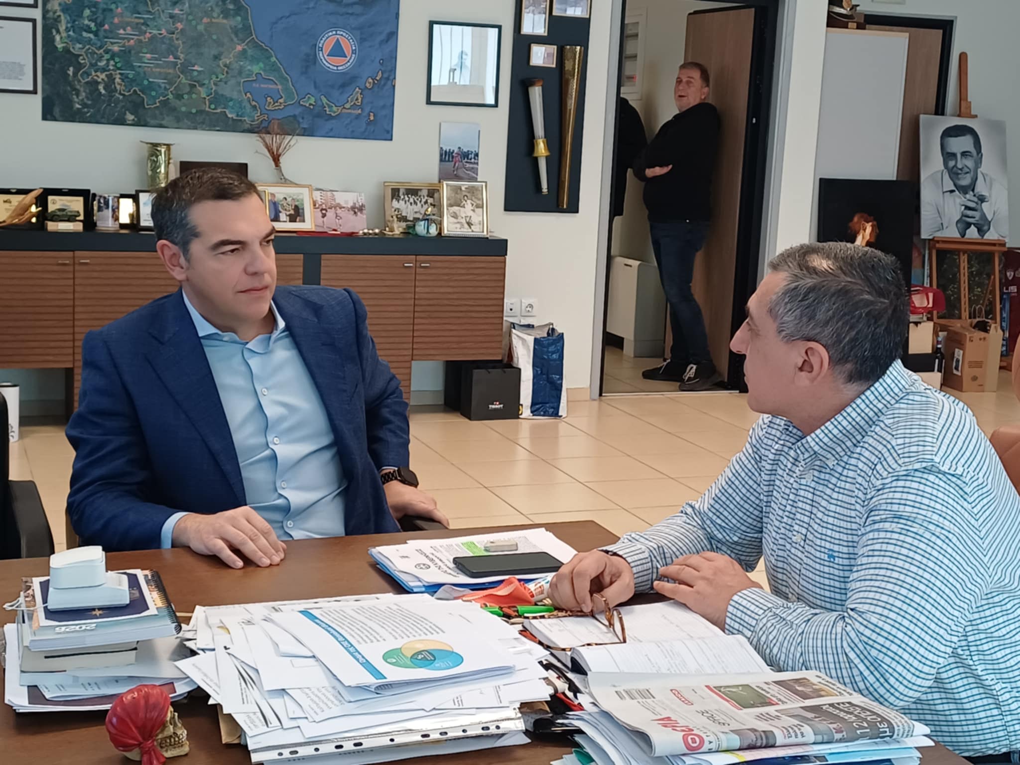 ΛΑΡΙΣΑ - Επίσκεψη Αλέξη Τσίπρα στον Κουρέτα-το βράδυ η ομιλία του με την παρουσίαση του βιβλίου του «Ιθάκη» ΛΑΡΙΣΑ - Επίσκεψη Αλέξη Τσίπρα στον Κουρέτα-το βράδυ η ομιλία του με την παρουσίαση του βιβλίου του «Ιθάκη»