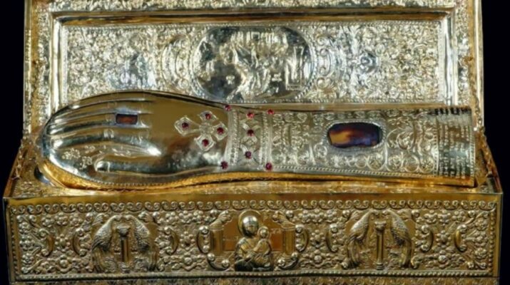 «Άναψε φωτιές» το λείψανο του Αγίου Βασιλείου - Σκληρή απάντηση Μητροπόλεως Λαρίσης σε Τατσόπουλο