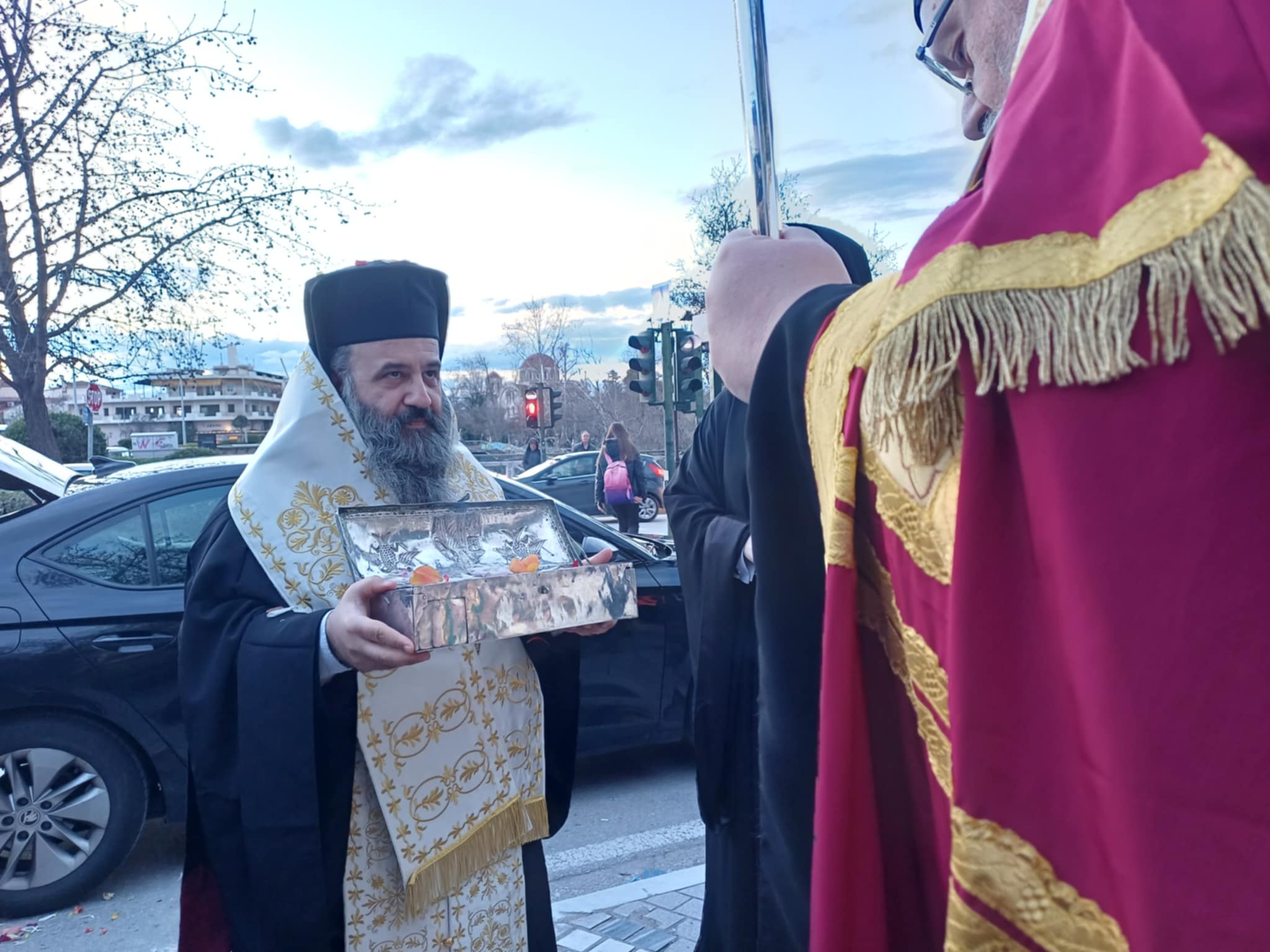 ΛΑΡΙΣΑ - Πλήθος πιστών στην υποδοχή της Τίμιας Χείρας του Βασιλείου στον Άγιο Αχίλλιο (ΦΩΤΟ+video) ΛΑΡΙΣΑ - Πλήθος πιστών στην υποδοχή της Τίμιας Χείρας του Βασιλείου στον Άγιο Αχίλλιο (ΦΩΤΟ+video)