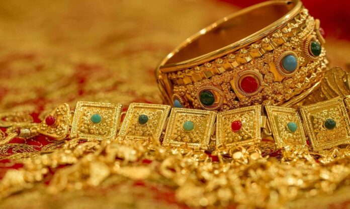 ΒΟΛΟΣ - Βόλος: Ανήλικη έδινε κοσμήματα της μητέρας της σε φίλους για να τα πουλήσουν… ΒΟΛΟΣ - Βόλος: Ανήλικη έδινε κοσμήματα της μητέρας της σε φίλους για να τα πουλήσουν…