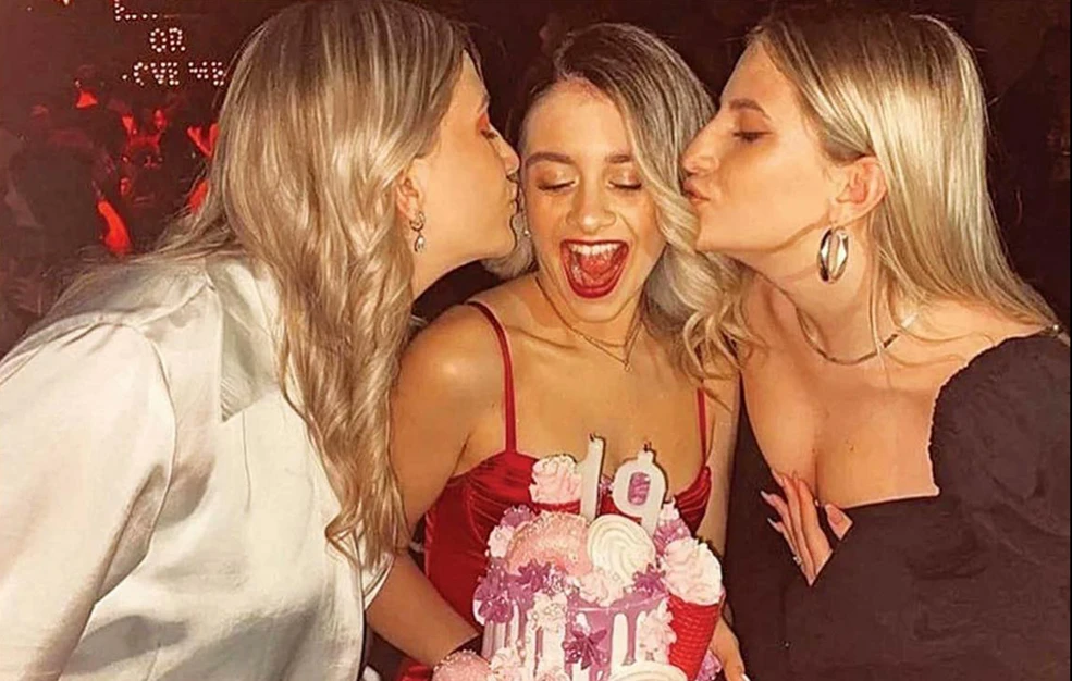 ΤΡΙΚΑΛΑ - Ανοιχτό μνημόσυνο για τα τρία κορίτσια της οικογένειας Πλακιά στην Καλαμπάκα – «Το οφείλουμε σε όλους εσάς» ΤΡΙΚΑΛΑ - Ανοιχτό μνημόσυνο για τα τρία κορίτσια της οικογένειας Πλακιά στην Καλαμπάκα – «Το οφείλουμε σε όλους εσάς»