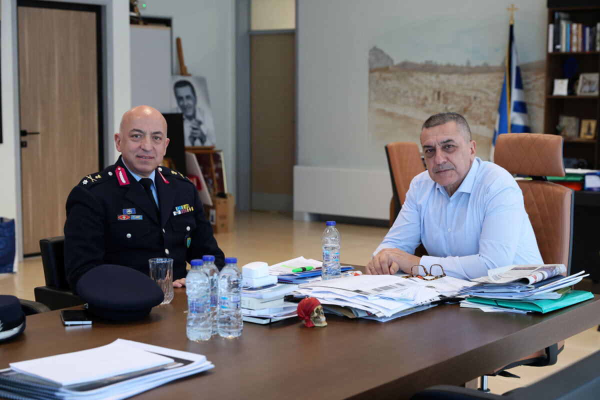 ΘΕΣΣΑΛΙΑ - Εθιμοτυπική επίσκεψη του ΓΕΠΑΔ Θεσσαλίας Γ. Ντιζέ στον Περιφερειάρχη Δ. Κουρέτα ΘΕΣΣΑΛΙΑ - Εθιμοτυπική επίσκεψη του ΓΕΠΑΔ Θεσσαλίας Γ. Ντιζέ στον Περιφερειάρχη Δ. Κουρέτα